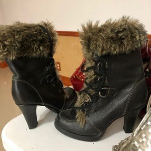 FURRY HEELED BOOTS